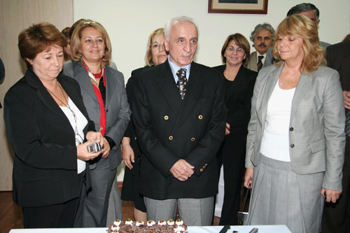 Başkan Kolcuoğlu
Baro Çalışanlarına 
Veda Etti
 - 4