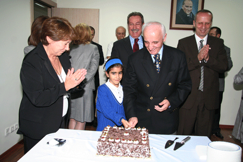 Başkan Kolcuoğlu
Baro Çalışanlarına 
Veda Etti
 - 5