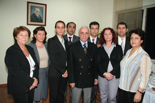 Başkan Kolcuoğlu
Baro Çalışanlarına 
Veda Etti
 - 14